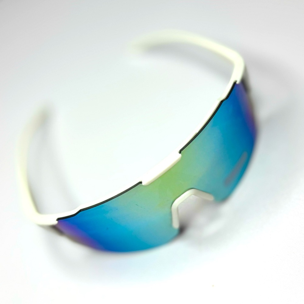 White and green sports sunglasses #cycling #outdoor
